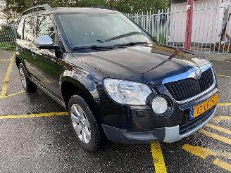damaged passenger cars Skoda Yeti 1.2 TSI Active Plus 2010/4