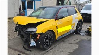 Salvage car Renault 4 5 E-Tech electric, Hatchback 5-drs, 2024 52 kWh 2024/11