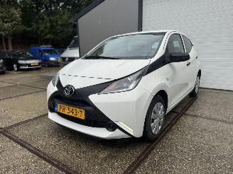 uszkodzony samochody osobowe Toyota Aygo 1.0 X-now Airco NAP! Lichte schade 2017/1