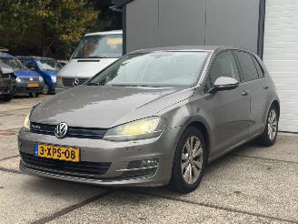 krockskadad bil auto Volkswagen Golf 1.6 TDI Edition Bluetmotion! Rijdbaar NAP 2014/1