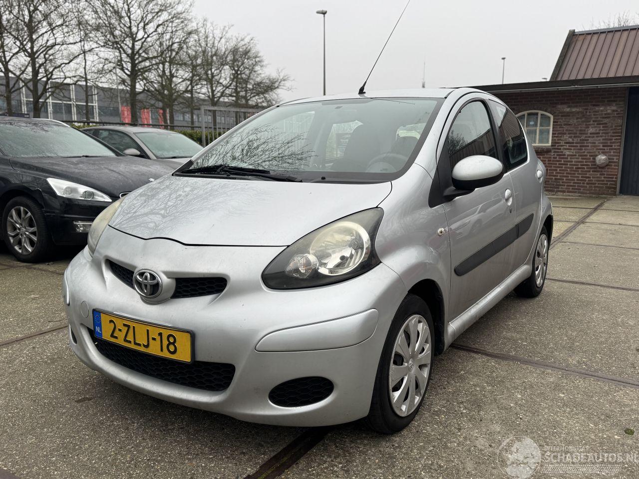 Toyota Aygo 1.0 Airco 5drs rijdbaar!
