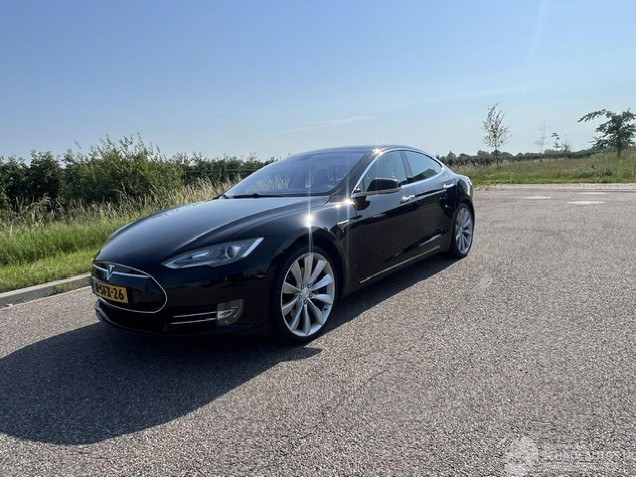 Tesla Model S 85 Signature Performance FREE SUPERCHARGER