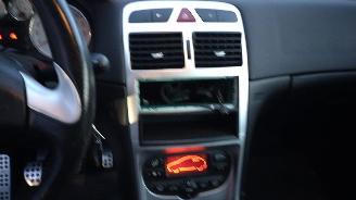 Peugeot 307 cabrio cc 2.0 lichte schade 179000 km picture 14