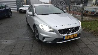 Unfallwagen Volvo V-40 v-40 D2 2.0 diesel R-design 80.000 km Nieuwe auto!!!! Supermooi! 2018/1