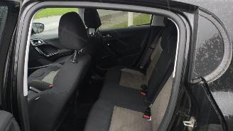 Peugeot 208 1.2 vti allure luxe auto gebruikers schade picture 15