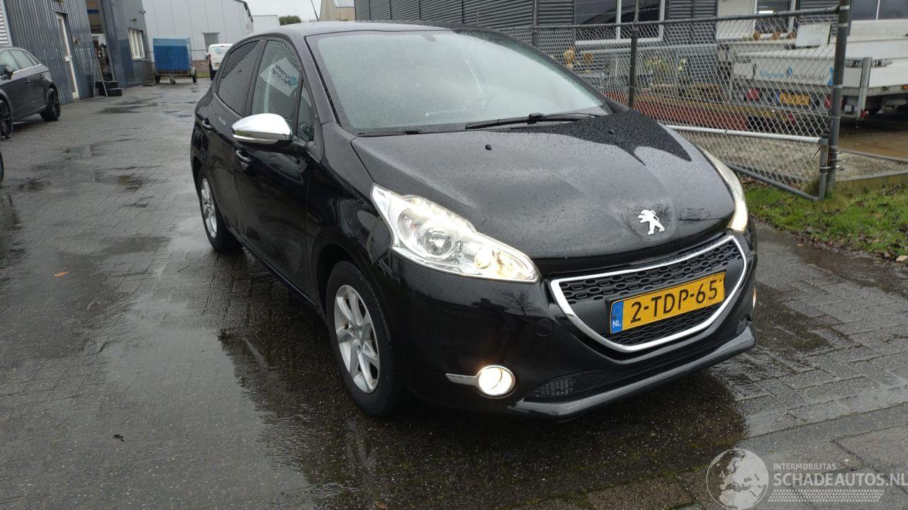 Peugeot 208 1.2 vti allure luxe auto gebruikers schade
