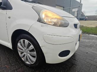 Toyota Aygo 1.0 Comfort Weinig schade picture 5