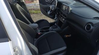 Hyundai Kona 1.0T GDI Comfort Lichte voorschade Prachtige auto! picture 21