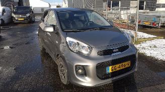 krockskadad bil auto Kia Picanto 1.0 First Edition Super nette auto Led verlichting 2015/1