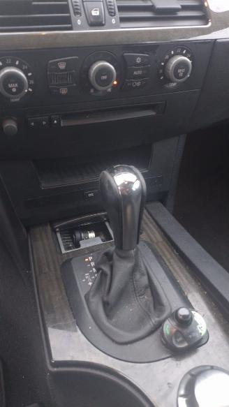 BMW 5-serie 530i executive ,rijdt goed ,gebruikersschade! picture 15