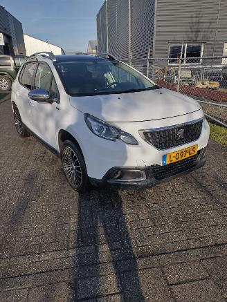 skadebil auto Peugeot 2008 1.2 Style Panodak Ac Cruise Mooie auto weing schade! 2018/1