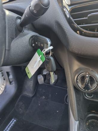 Peugeot 2008 1.2 Style Panodak Ac Cruise Mooie auto weing schade! picture 14