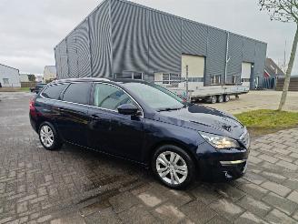 Schadeauto Peugeot 308 1.2 e-thp bleu lion ex. mooie auto lichte schade ijdbaar 2014/1