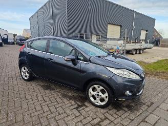 skadebil auto Ford Fiesta 1.4 Titanium met kleine schade 2010/1