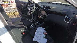 Nissan Qashqai 1.2 N-Connecta lichte schade  71000 km nap picture 18