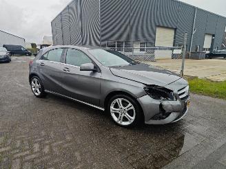 škoda osobní automobily Mercedes A-klasse A180 ambition mooi frisse auto!! lichte schade 2012/1