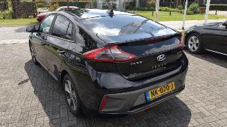 Hyundai Ioniq Comfort EV licht schade gewoon rijdbaar! picture 5