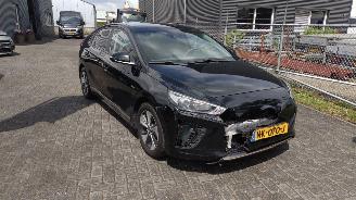 Damaged car Hyundai Ioniq Comfort EV licht schade gewoon rijdbaar! 2017/1