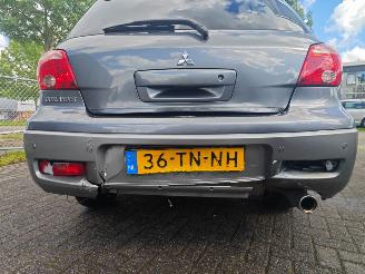 Mitsubishi Outlander 2.0 invite plus lichte rijdbare schade nette auto! picture 3