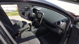 Renault Clio 0.9 TCE Night en day rijdbare schade picture 17