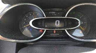Renault Clio 0.9 TCE Night en day rijdbare schade picture 11