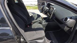Renault Clio 0.9 TCE Night en day rijdbare schade picture 18