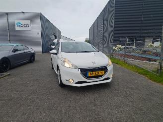 Schadeauto Peugeot 208 PEUGEOT 208 Peugeot 208 1.2 Vti 12V PureTech 82 NETTE AUTO 2012/9