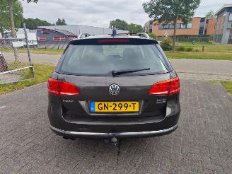 Volkswagen Passat 2.0 TDI Highline BlueMotion Technisch 100 procent ok!! picture 5