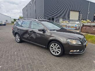 Vaurioauto  passenger cars Volkswagen Passat 2.0 TDI Highline BlueMotion Technisch 100 procent ok!! 2013/1