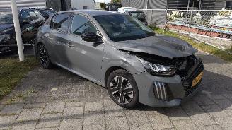Schadeauto Peugeot 208 1.2 Hybride 1504 km Nieuwstaat! 2026/4