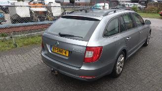 Skoda Superb 1.6 Tdi nette auto geen schade koppeling versleten picture 6