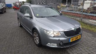 krockskadad bil auto Skoda Superb 1.6 Tdi nette auto geen schade koppeling versleten 2011/1