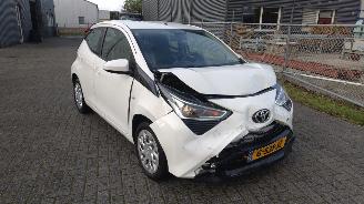 Vaurioauto  passenger cars Toyota Aygo 1.0 Automaat 29000 km Mooie nette auto Schroefschade 2019/1