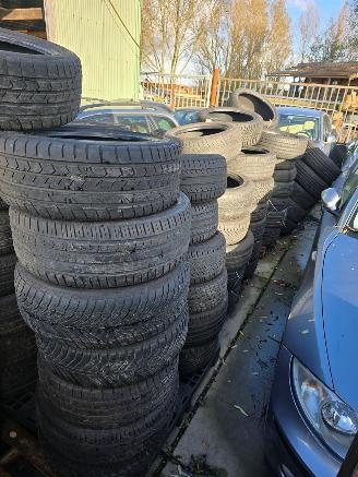 damaged passenger cars Abarth  partij goeie banden voor export alle maten door elkaar 2024/1
