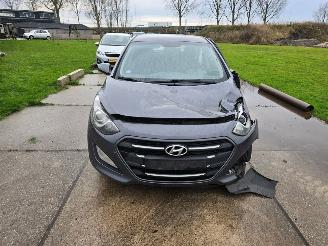 Schadeauto Hyundai I-30  2016/2
