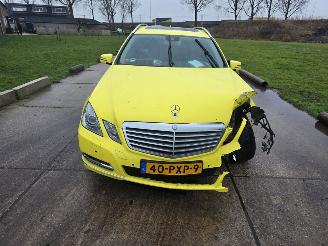 krockskadad bil auto Mercedes E-klasse  2011/4