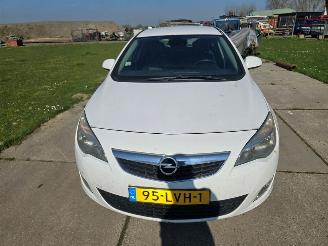 skadebil auto Opel Astra  2010/6