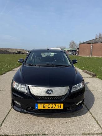 Schadeauto BYD E6Y  2014/10