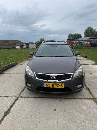 uszkodzony samochody osobowe Kia Cee d Sporty Wagon 2011/8