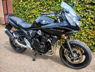 krockskadad bil motor Suzuki Bandit 650 GSF 650 SA met ABS 2015/4