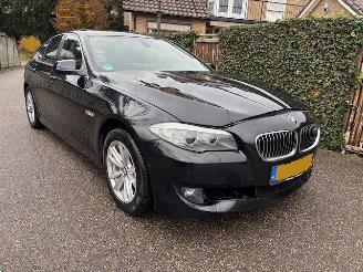 Vaurioauto  passenger cars BMW 5-serie 530I HIGH EXE 272 PK AUTO PANO LEER 2012/8