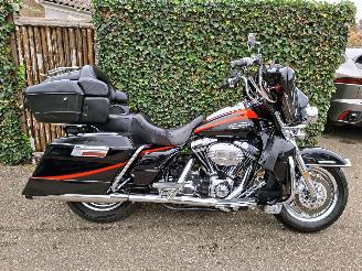 krockskadad bil auto Harley-Davidson Swace 110 FLHTCUSE 2 CVO 5HD Screamin Eagle 2007/4