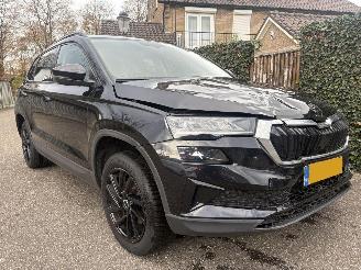 damaged passenger cars Skoda Karoq 1.0 TSI Business Edition 110PK 2023/5