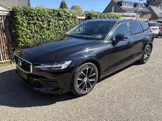 Vrakbiler auto Volvo V-60 2.0 V60 Momentum Advantage AUTOMAAT 174PK 2020/10