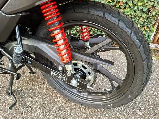 Honda CB 125 F A1 RIJBEWIJS picture 11