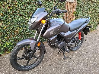 Honda CB 125 F A1 RIJBEWIJS picture 1