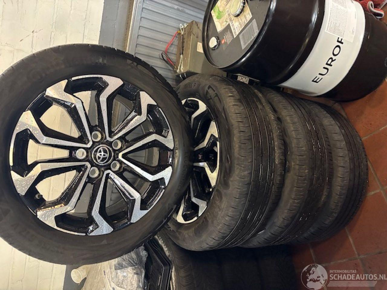 Toyota Yaris Cross 17 INCH ORGINELE SPORTWIELEN