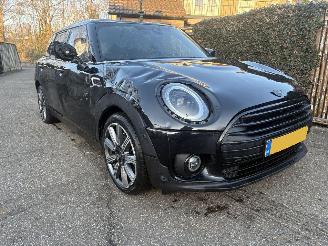 uszkodzony samochody osobowe Mini Clubman 1.5 TSI AUTOMAAT -LEER- PANORAMA 140 PK 2023/10
