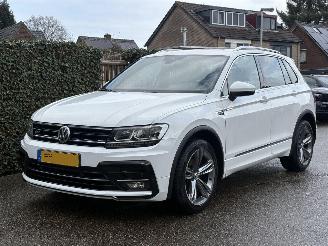 Schadeauto Volkswagen Tiguan 1.4 TSI ACT Comfortline Business R AUTOMAAT 150PK PANO 2017/10