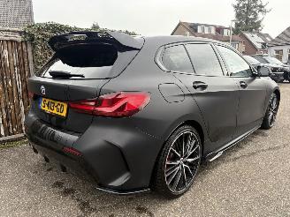 Vaurioauto  passenger cars BMW 1-serie 118 M-SPORT 140 PK  AUTOMAAT PANORAMA NAP !!! 2023/2